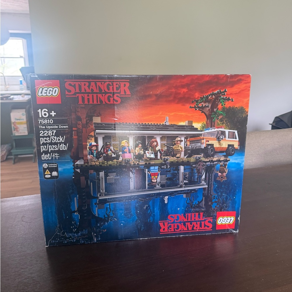 LEGO Stranger Things The Upside Down Set (75810) *unbuilt*
